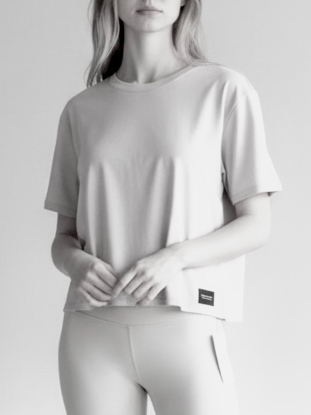 NWT CALVIN KLEIN PERFORMANCE BOXY CROP TEE SHIRT WHITE M